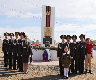 В Могойтуе возложили венок к памятной стеле Семена Номоконова